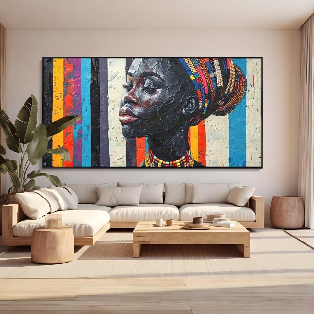 Tablou canvas cu tablou canvas cu profil de femeie, in rama de aluminiu negru, pe perete intr-un living